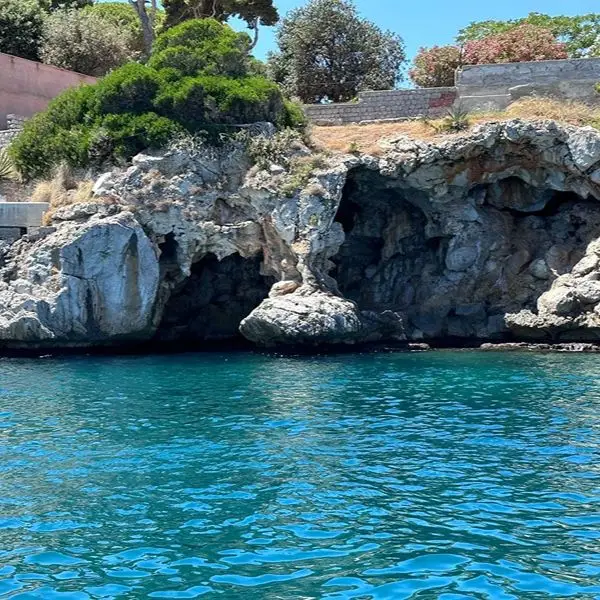 Sosta-Grotta-della-regina-con-Palermo-in-Boat